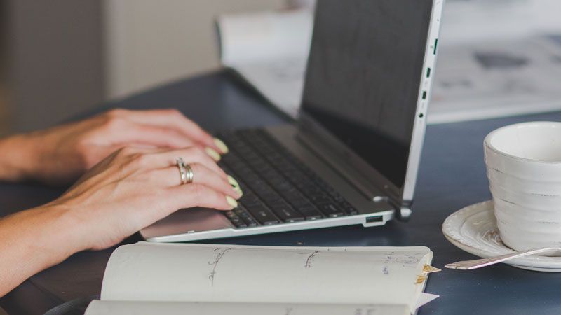 Laptop-pexels-peter-olexa-4012966